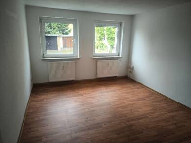 Wohnung zur Miete 299 € 2 Zimmer 48,2 m² EG frei ab sofort Kesselshainer Straße 16 Borna Borna 04552