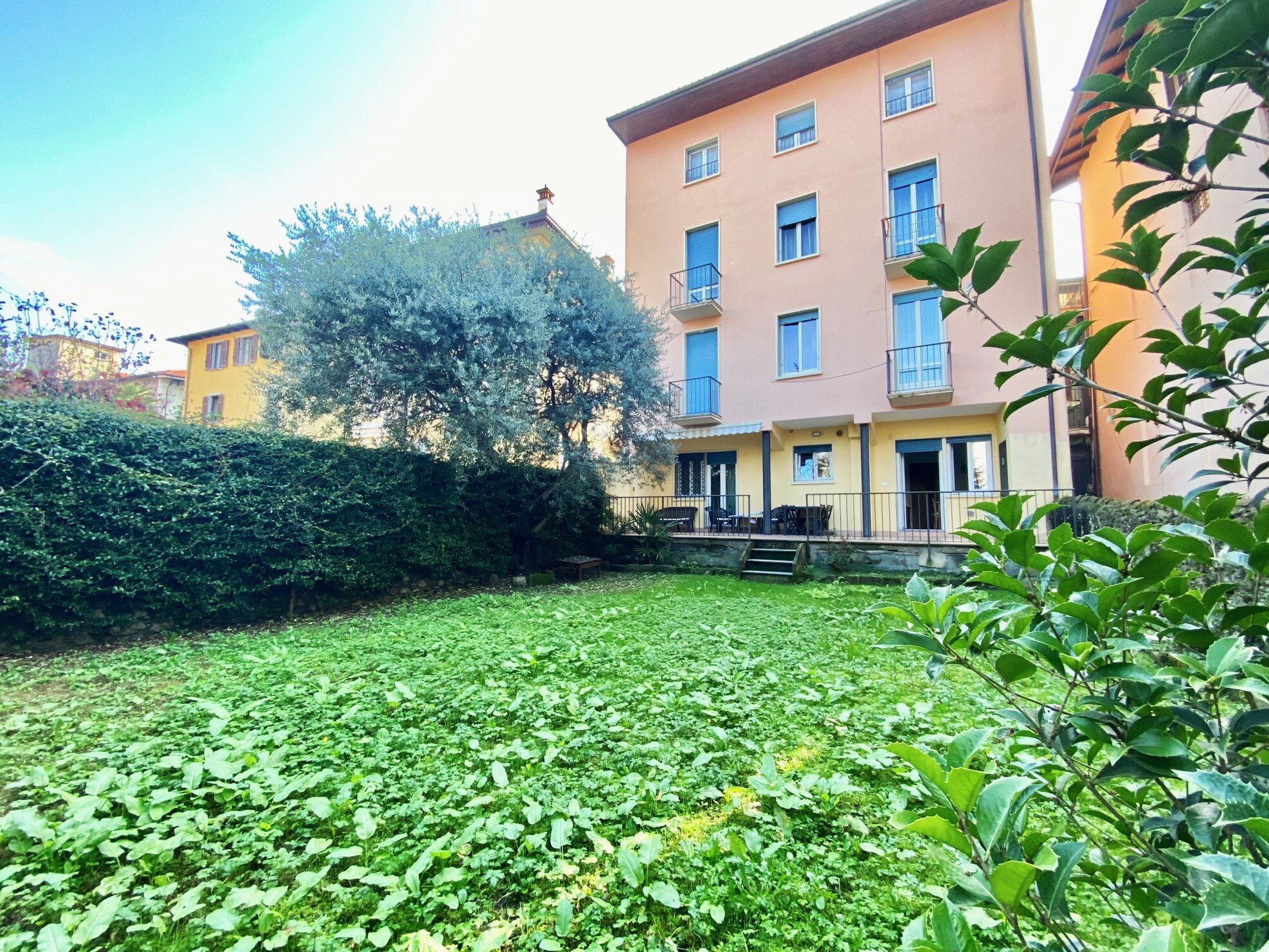 Stadthaus zum Kauf 800.000 € 11 Zimmer 300 m²<br/>Wohnfläche 400 m²<br/>Grundstück ab sofort<br/>Verfügbarkeit Stresa