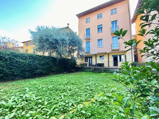 Stadthaus zum Kauf 800.000 € 11 Zimmer 300 m² 400 m² Grundstück frei ab sofort Stresa