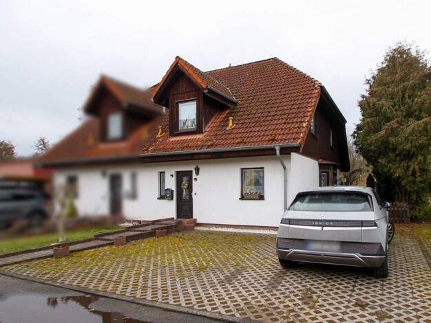 Doppelhaushälfte zum Kauf 135.000 € 4 Zimmer 103 m² 366 m² Grundstück Stadtlengsfeld Dermbach 36466