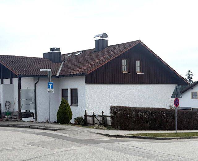 Immobilie in Salzweg - Hochwertige DHH mit Keller, Garten, Garage u. Carport ! Einziehen und Wohlfühlen! - Bild 3