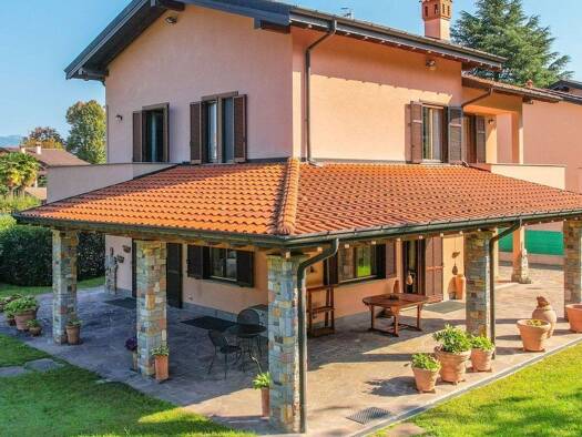 Haus zum Kauf 1.250.000 € 350 m² 1.600 m² Grundstück Bodio 21020