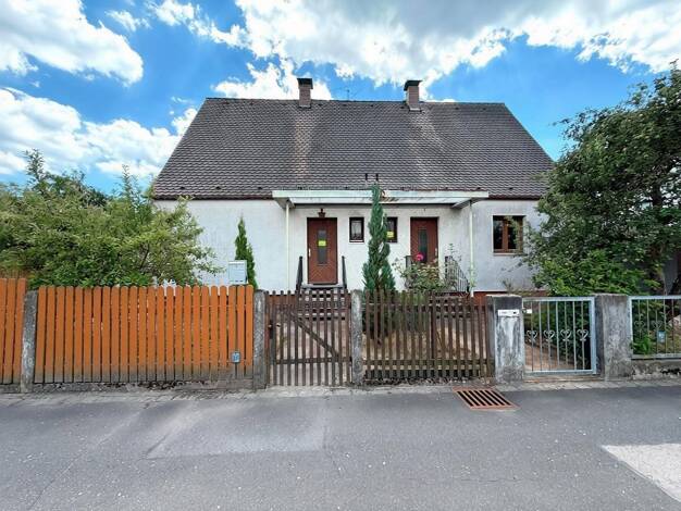 Mehrfamilienhaus zum Kauf provisionsfrei 459.500 € 8 Zimmer 204,5 m² 628 m² Grundstück Erlenweg 1 Feucht Feucht 90537