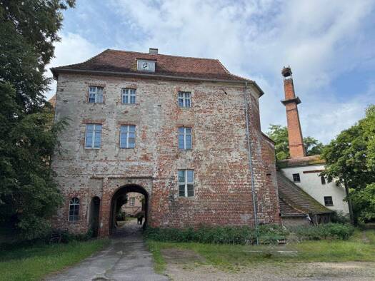 Schloss zum Kauf provisionsfrei 779 m² 9.695 m² Grundstück frei ab sofort Goldbecker Burgstraße 1 Goldbeck Wittstock/Dosse 16909
