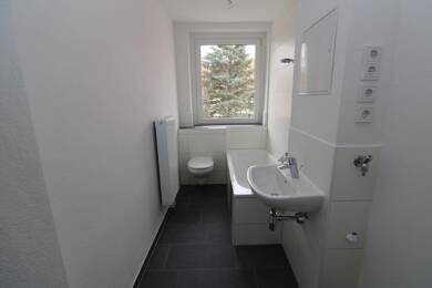 Wohnung zur Miete 429 € 3 Zimmer 58,2 m² 2. Geschoss Geschwister-Scholl-Straße 33 Halsbrücke Halsbrücke 09633
