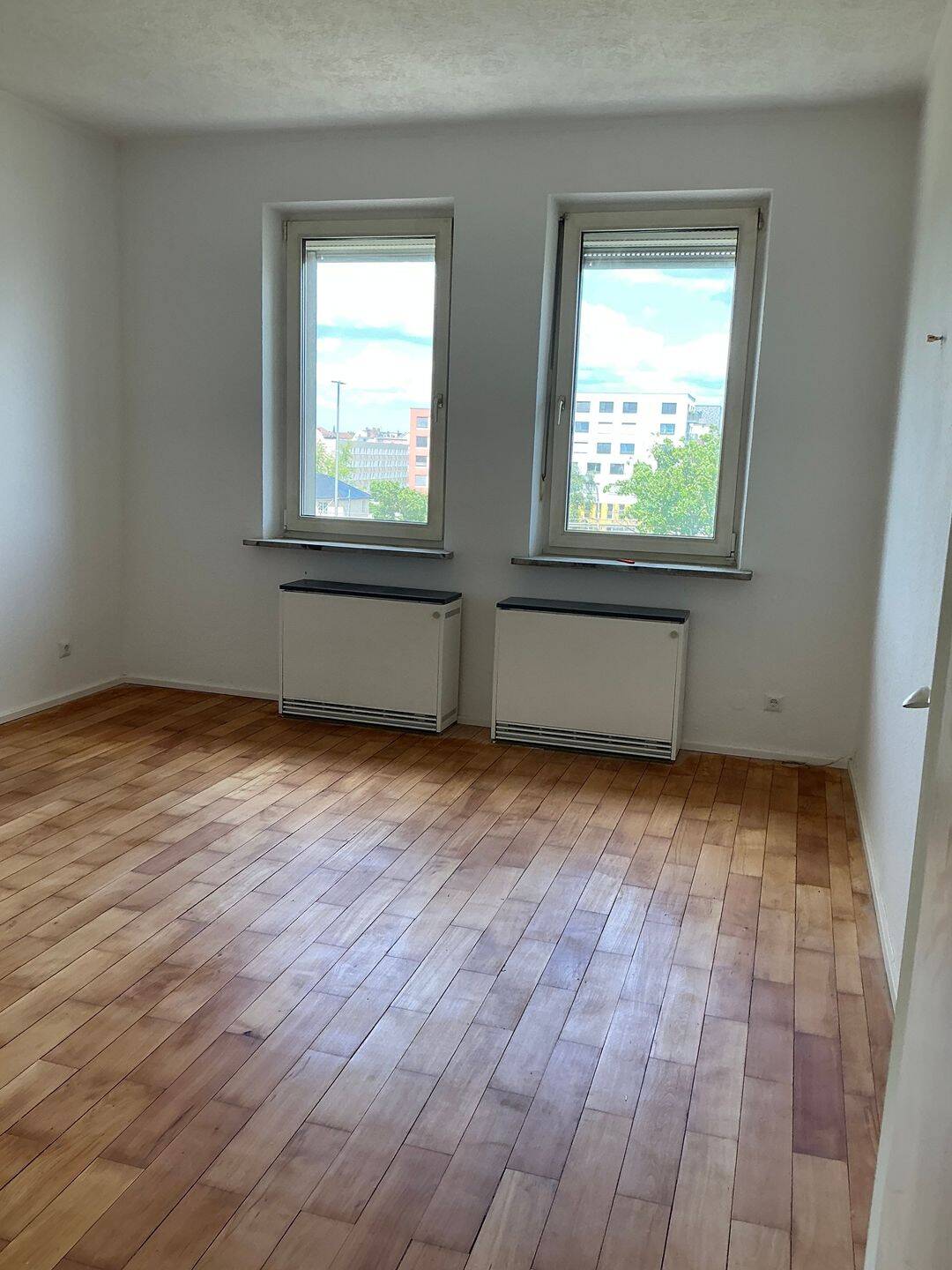 Lichtdurchflutete helle Altbauwohnung – Nürnberg – Vorschaubild 2