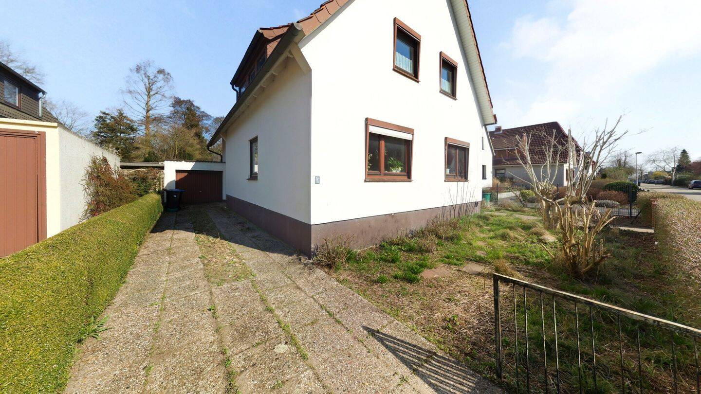 Immobilie in Lilienthal - Chance für Visionäre - renovierungsbedürftiges Einfamilienhaus auf großzügigem Baugrundstück in Lilienthal - Bild 2