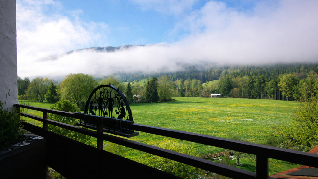 Immobilie in Siegsdorf - Exklusive Dachgeschosswohnung mit Galerie & traumhafter Aussicht - Bild 0