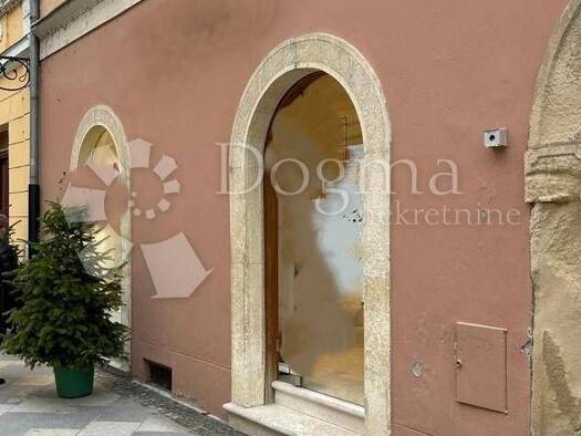 Einfamilienhaus zum Kauf 1 € 8 Zimmer 692 m² 570 m² Grundstück Varaždin 42000