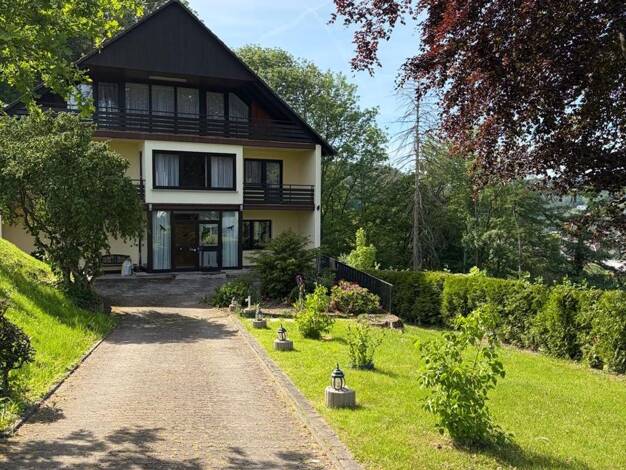 Einfamilienhaus zum Kauf 399.000 € 14 Zimmer 149,7 m² 2.754 m² Grundstück frei ab sofort Bad Karlshafen Bad Karlshafen 34385