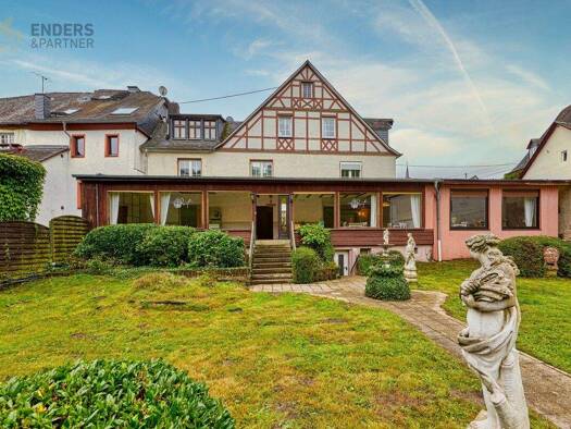 Haus zum Kauf 10 Zimmer 243 m² 751 m² Grundstück frei ab sofort Pünderich 56862