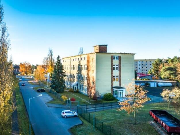 Büro zum Kauf 880.000 € 954,2 m² Bürofläche Lauta 02991