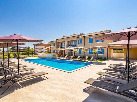 Haus zum Kauf 10 Zimmer 800 m² Porec Poreč