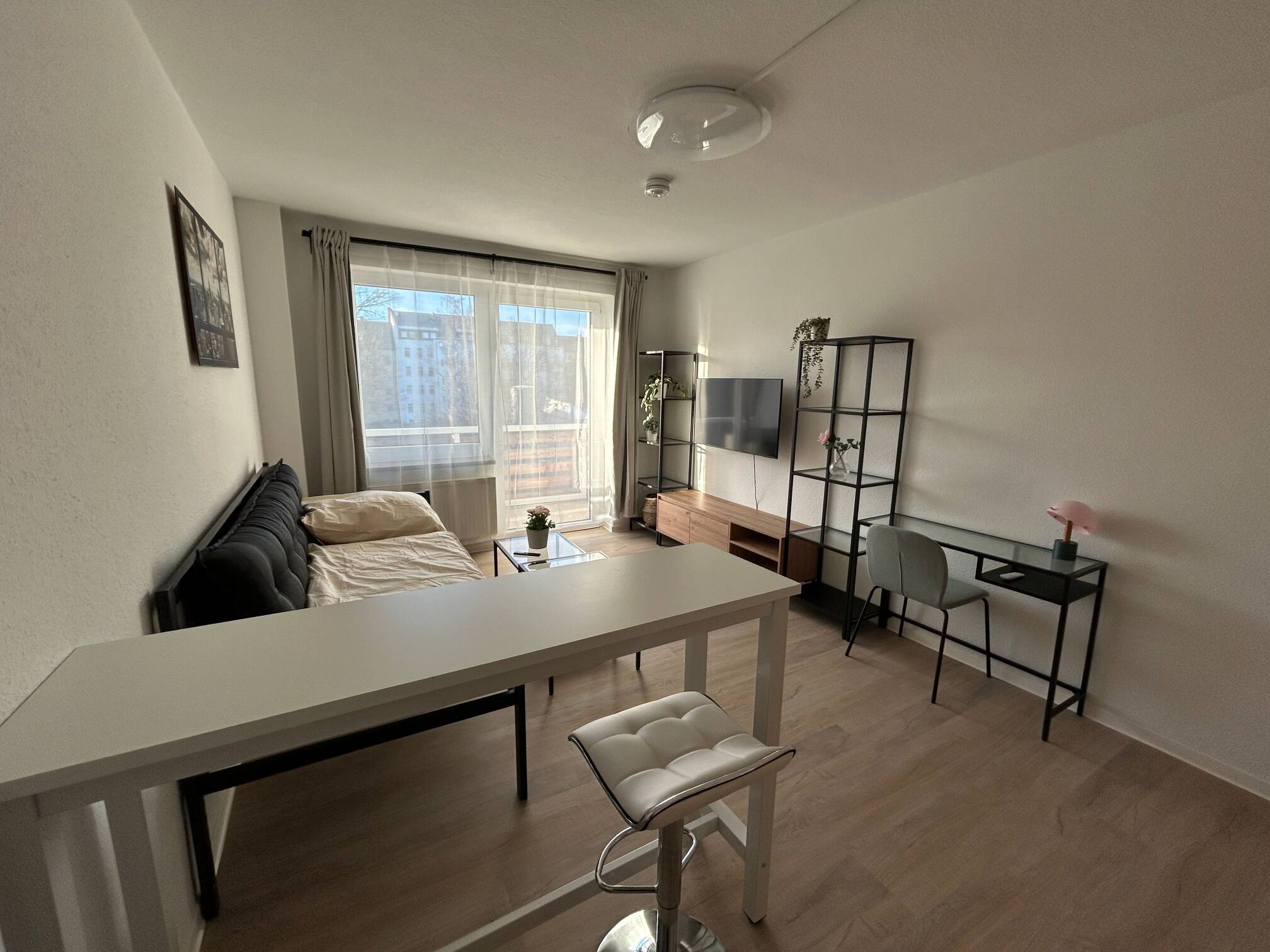 Modernes, möbliertes Apartment mit Balkon – Heinrich-Schütz-Straße 18, 9130 Chemnitz – Vorschaubild 4