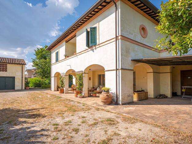 Villa zum Kauf 560.000 € 15 Zimmer 291 m² 2.660 m² Grundstück Foligno 06034