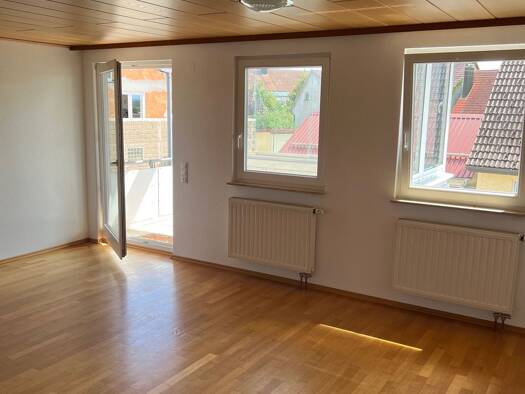Wohnung zur Miete 1.050 € 3,5 Zimmer 90 m² Geschoss 1/3 frei ab 01.10.2026 Hochemmingen Bad Dürrheim 78073