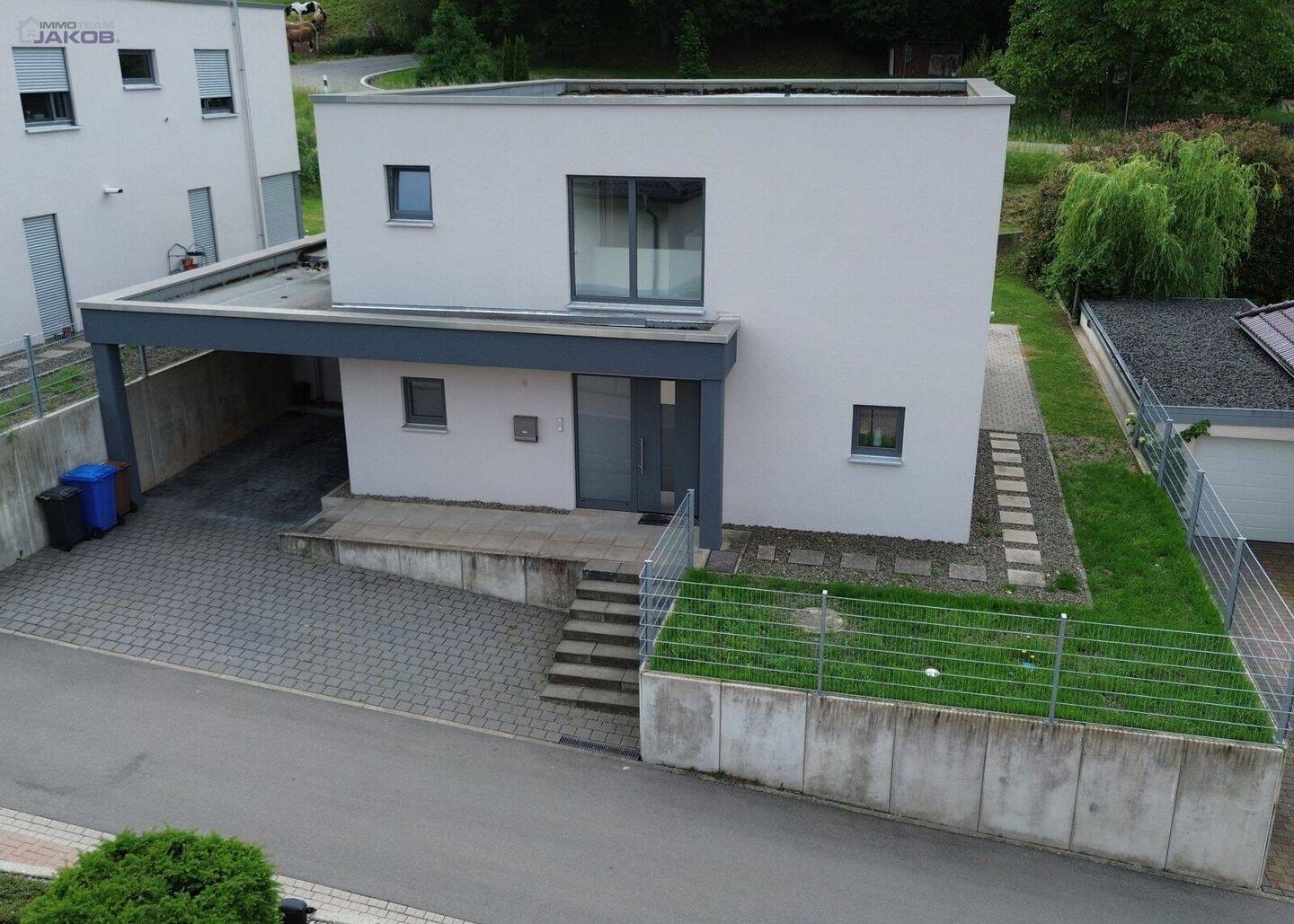 Immobilie in Mittelbrunn - Neuwertiges Einfamilienhaus mit Garten & Carport in Feldrandlage - Bild 1
