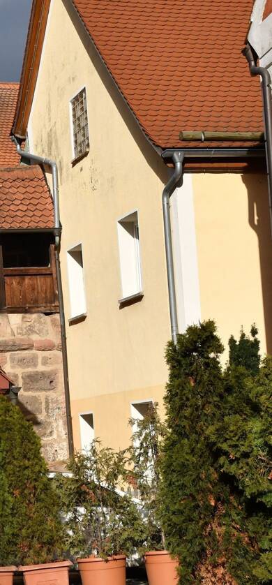 Mehrfamilienhaus zum Kauf provisionsfrei als Kapitalanlage geeignet 7 Zimmer 177,4 m² 171,4 m² Grundstück Hauptstr. 36 Spalt Spalt 91174