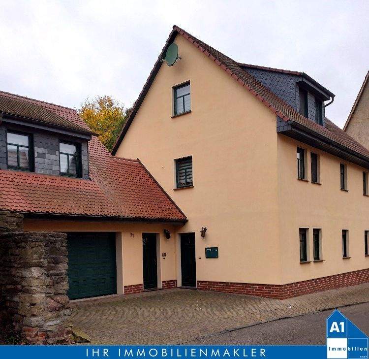 Immobilie in Wettin-Löbejün - Burgnähe in Wettin: Komfortables Einfamilienhaus mit Einliegerwohnung, Garage und Pool - Bild 0