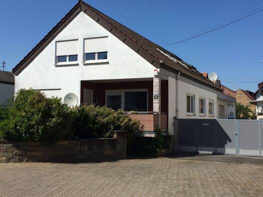 Einfamilienhaus zur Miete 1.200 € 9 Zimmer 200 m² 500 m² Grundstück frei ab 01.03.2026 Hayna Herxheim 76863