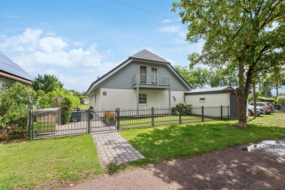 Einfamilienhaus zum Kauf 680.000 € 7 Zimmer 177 m²<br/>Wohnfläche 1.320 m²<br/>Grundstück 01.07.2025<br/>Verfügbarkeit Brieselang Brieselang 14656