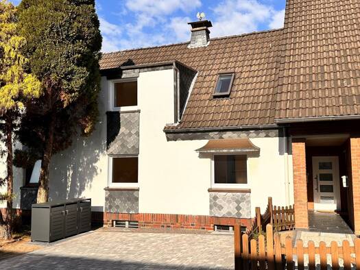 Reihenhaus zur Miete 1.680 € 6,5 Zimmer 120 m² 190 m² Grundstück frei ab 01.12.2025 Leichlingen 42799
