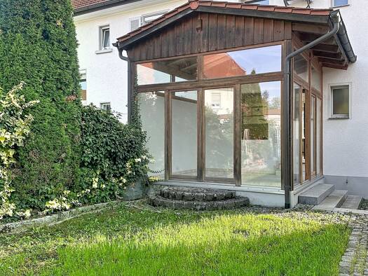 Doppelhaushälfte zum Kauf 575.000 € 5,5 Zimmer 152 m² 392 m² Grundstück frei ab sofort Oberdorfstraße 8 Singen Singen (Hohentwiel) 78224