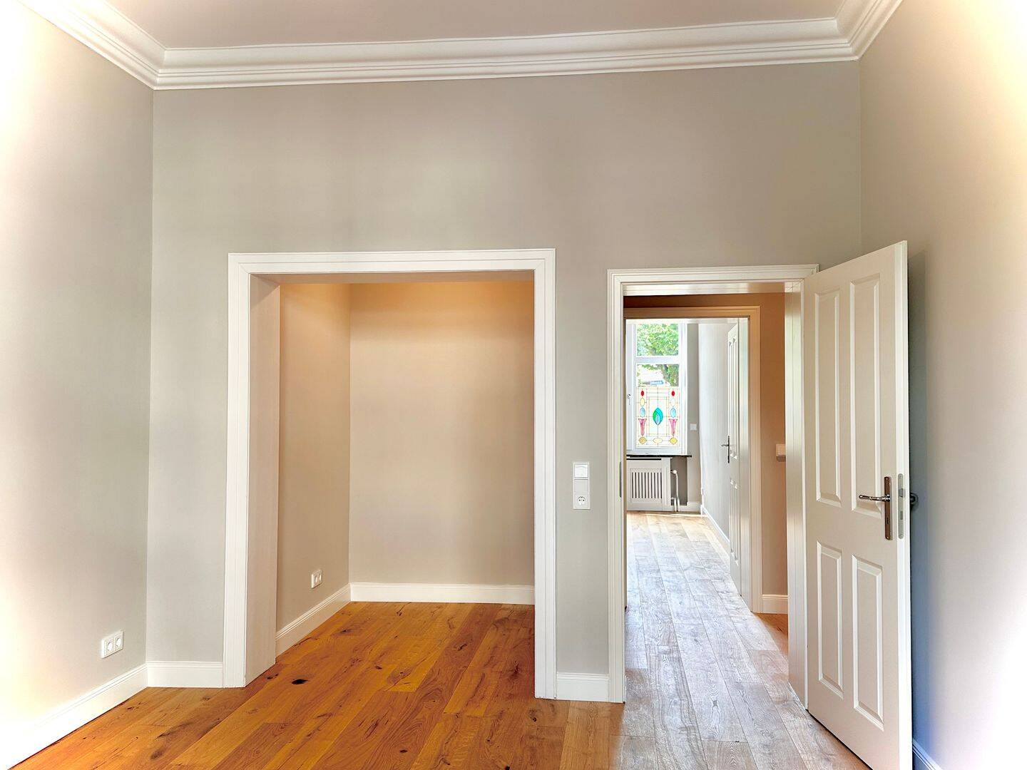 Kiel-Ravensberg, komplett (energetisch) sanierte, wunderschöne 3-Zi-Altbauwohnung mit Loggia im EG – Ahlmannstraße 24, 24118 Kiel – Vorschaubild 4