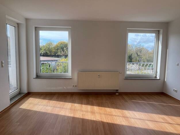 Wohnung zur Miete 375 € 44,2 m² 3 Geschosse frei ab sofort Hafenstraße 36 Saaleaue Halle (Saale) 06108