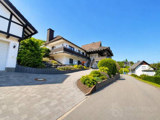 Mehrfamilienhaus zum Kauf 360.000 € 10 Zimmer 200 m² 1.595 m² Grundstück Neuenhof Attendorn 57439
