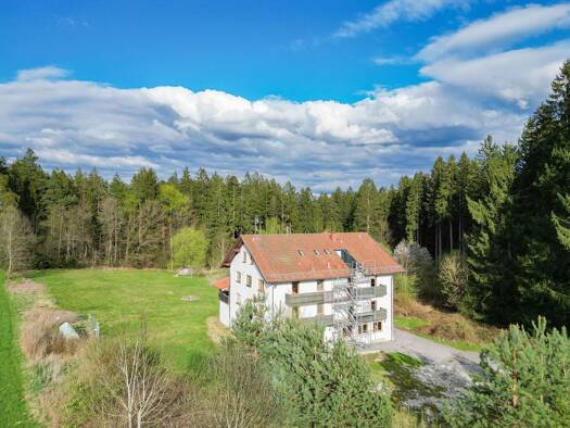 Wohn- und Geschäftshaus zum Kauf als Kapitalanlage geeignet 365.000 € 645,2 m² 6.552 m² Grundstück Regen 94209