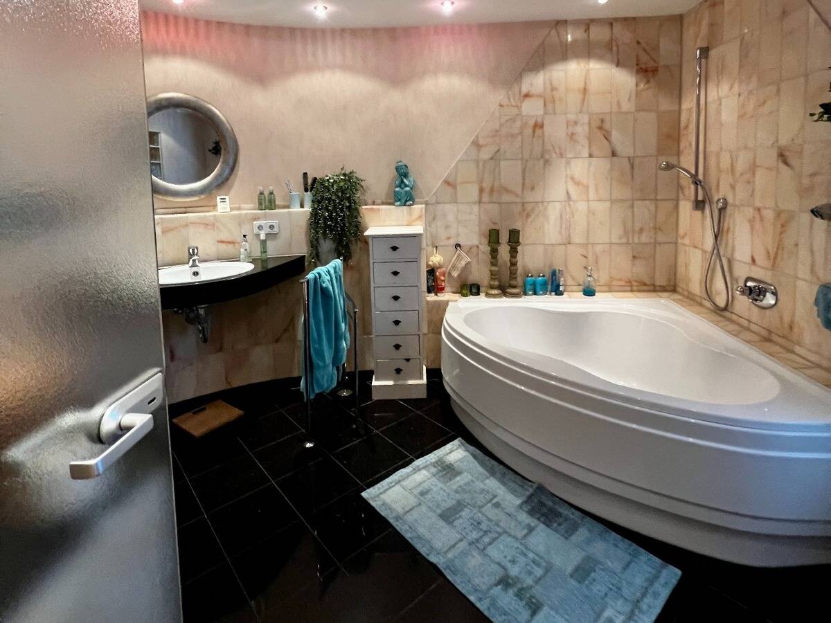 Property thumbnail 9