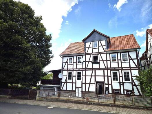Mehrfamilienhaus zum Kauf 149.000 € 7 Zimmer 208 m² 1.109 m² Grundstück Holzhausen Homberg 34576