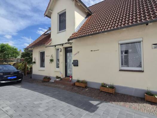 Einfamilienhaus zum Kauf 289.000 € 7 Zimmer 155 m² 490 m² Grundstück frei ab 01.12.2026 Meldorf 25704