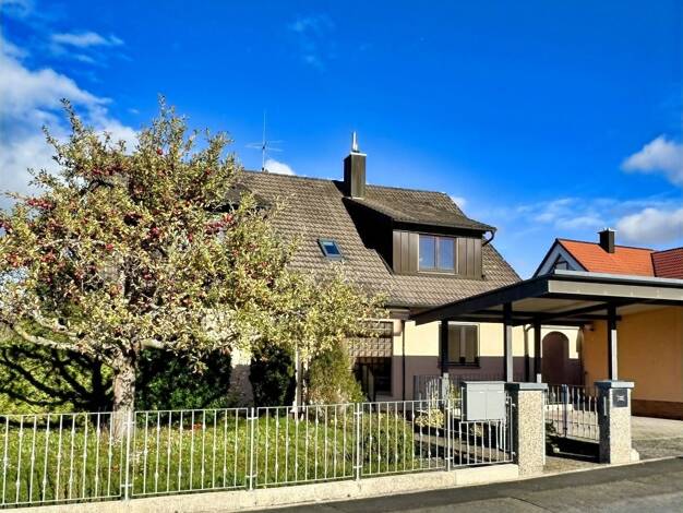 Mehrfamilienhaus zum Kauf 639.000 € 8 Zimmer 215 m² 854 m² Grundstück frei ab sofort Roßtal 90574