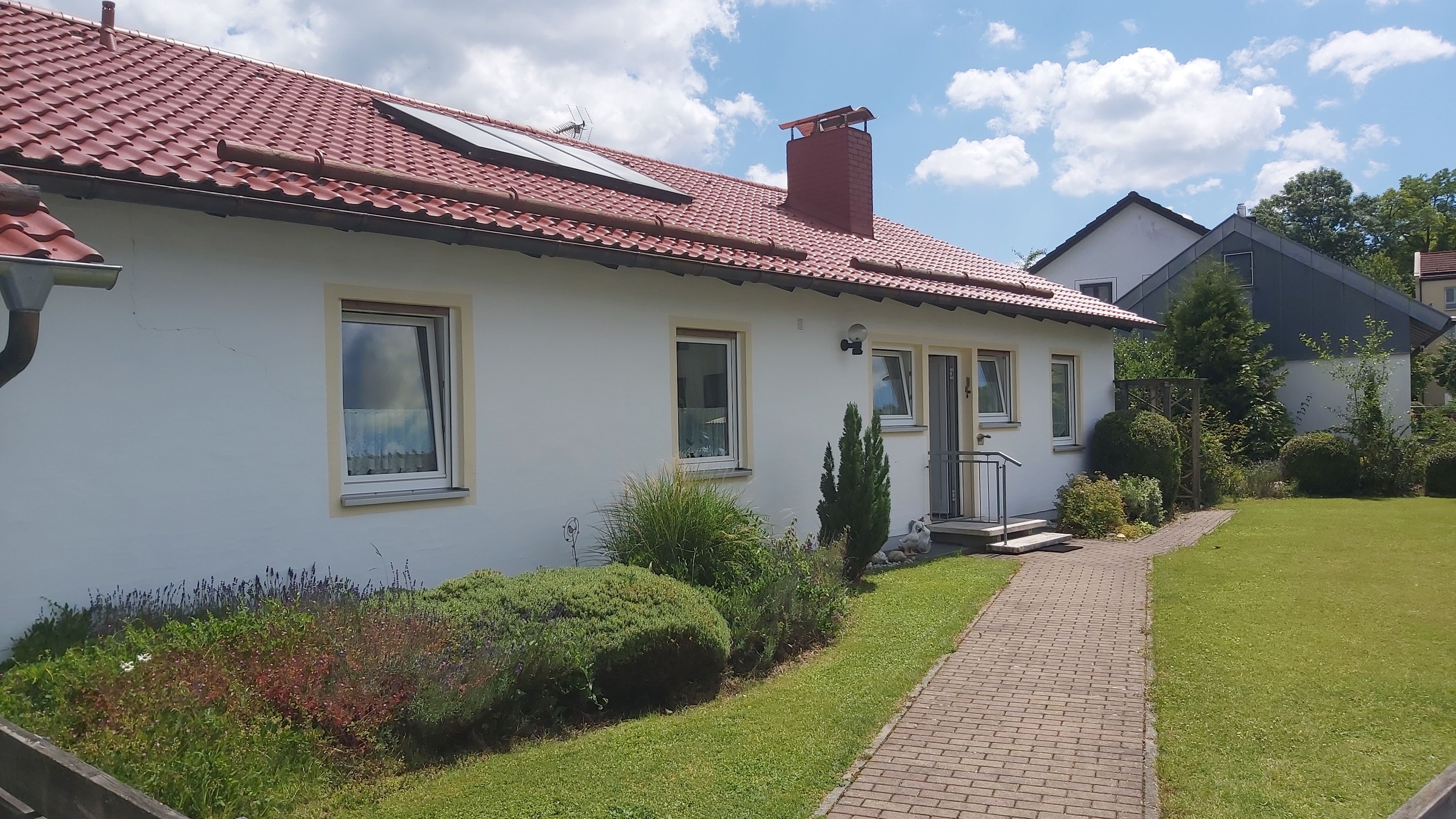 Bungalow zum Kauf provisionsfrei 310.000 € 7,5 Zimmer 210 m²<br/>Wohnfläche 688 m²<br/>Grundstück ab sofort<br/>Verfügbarkeit Parsberg Parsberg 92331