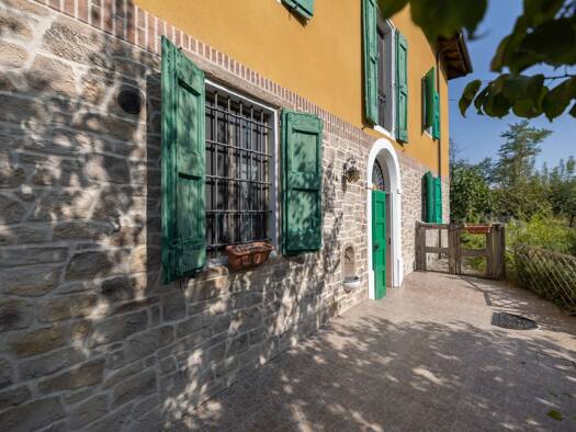 Haus zum Kauf 999.999 € 4 Zimmer 216 m² 25.000 m² Grundstück frei ab sofort Zola Predosa 40069