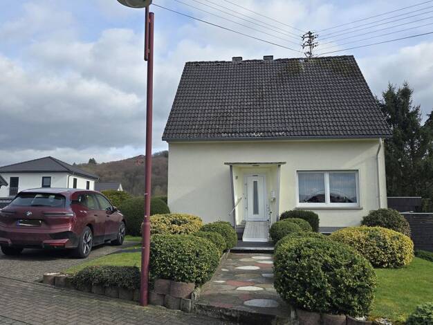 Einfamilienhaus zum Kauf provisionsfrei 185.000 € 6 Zimmer 123 m² 894 m² Grundstück Ellenhausen 56242