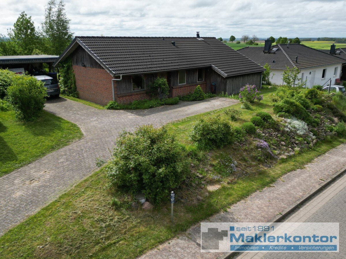 Bungalow zum Kauf 149.900 € 5 Zimmer 110 m²<br/>Wohnfläche 824 m²<br/>Grundstück Godenswege Cammin 17094