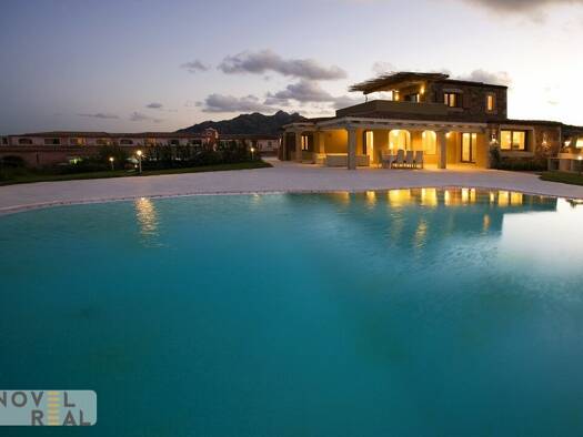 Villa zum Kauf 7 Zimmer 330 m² 2.000 m² Grundstück Porto Cervo 07021