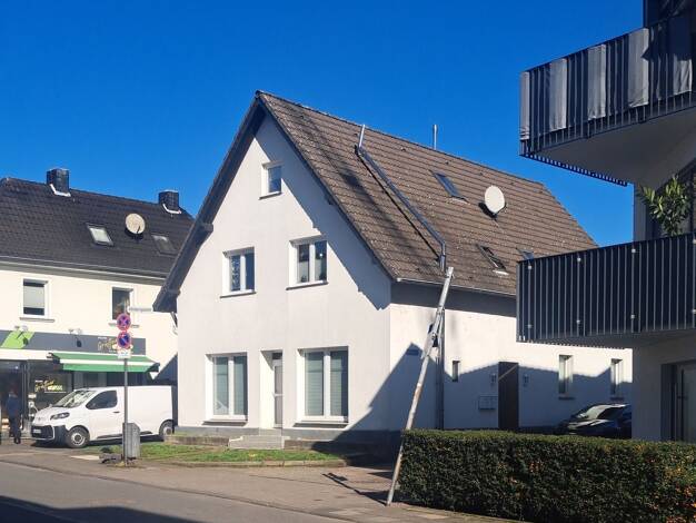 Mehrfamilienhaus zum Kauf als Kapitalanlage geeignet 12 Zimmer 245 m² 318 m² Grundstück Merkenich Köln 50769