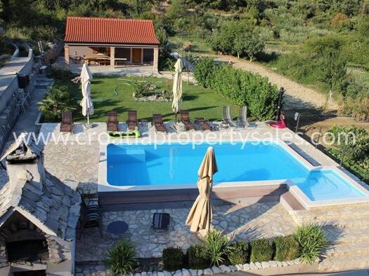 Einfamilienhaus zum Kauf 950.000 € 10 Zimmer 400 m² 2.000 m² Grundstück Omiš 21310