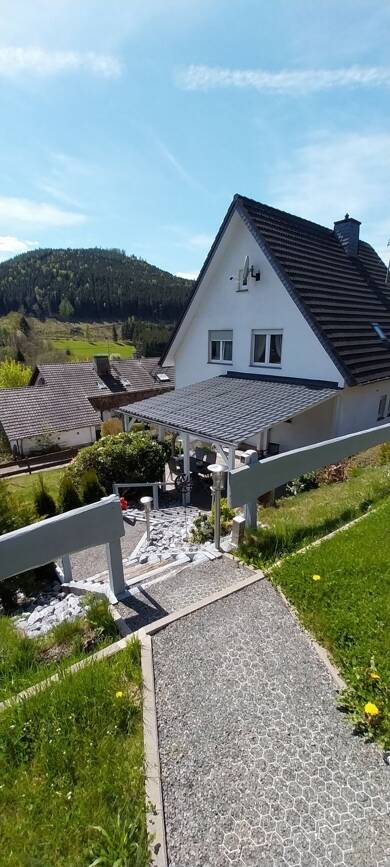 Einfamilienhaus zum Kauf provisionsfrei 446.000 € 2 Zimmer 150 m² 2.945 m² Grundstück Oberhundem Kirchhundem 57399