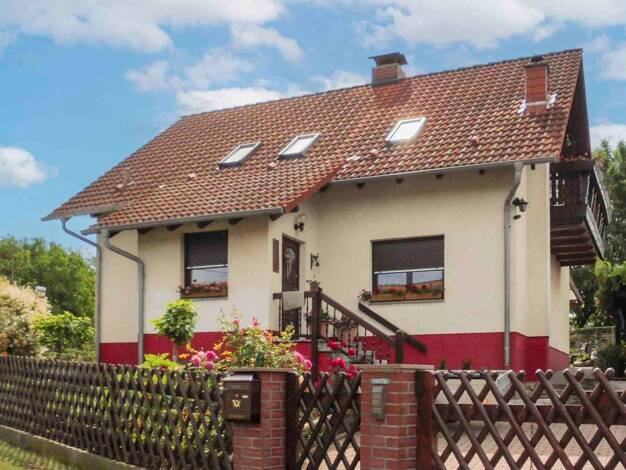 Sonstiges zum Kauf als Kapitalanlage geeignet 325.000 € 5 Zimmer 143 m² 1.070,3 m² Grundstück Zeitz 06712