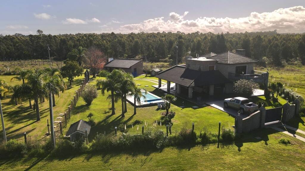 Villa zum Kauf 598.000 € 7 Zimmer 243 m² 2.600 m² Grundstück Bello Horizonte 15380