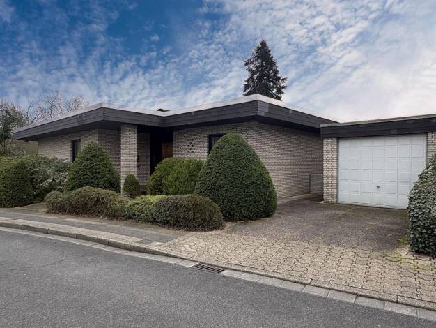 Bungalow zum Kauf 425.000 € 5 Zimmer 121 m² 605 m² Grundstück Kapellen-Mitte Moers 47447