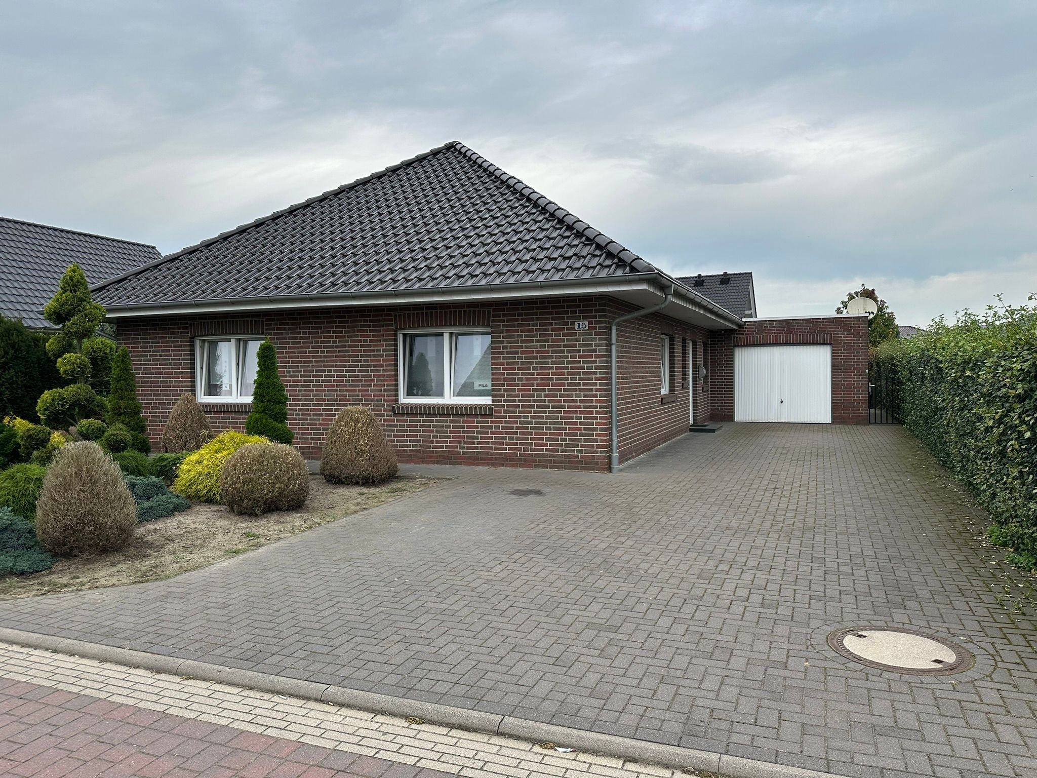 Bungalow zum Kauf 335.000 € 4 Zimmer 125 m²<br/>Wohnfläche 729 m²<br/>Grundstück Emstek Emstek 49685