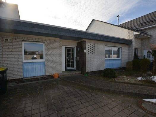 Einfamilienhaus zum Kauf 390.000 € 3,5 Zimmer 110 m² 317 m² Grundstück frei ab 01.08.2026 Burgdorf 31303