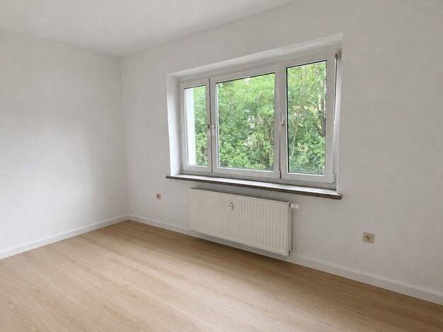 Wohnung zur Miete 200 € 2 Zimmer 34 m² EG Langenbernsdorf 08428
