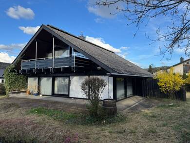 Haus zum Kauf 589.000 € 7 Zimmer 196,7 m² 1.000 m² Grundstück frei ab sofort Tuttlingen Tuttlingen 78532